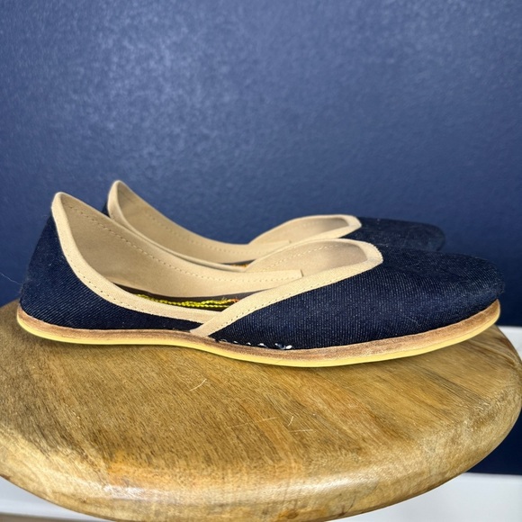 Fuchsia "Denim" Blue and Tan Flats, NIB, Size 10 WIDE - Picture 4 of 8